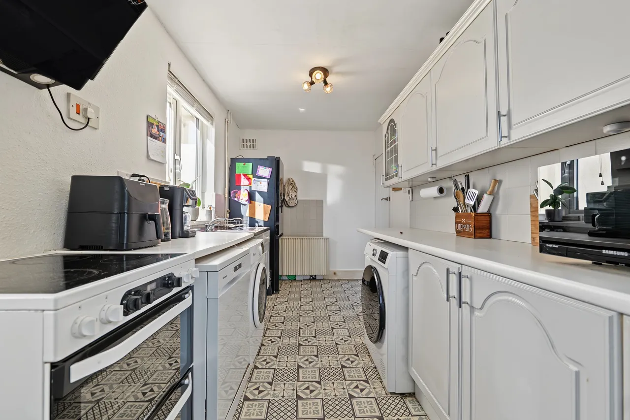 Higham Lane, Nuneaton, CV11, photo 8