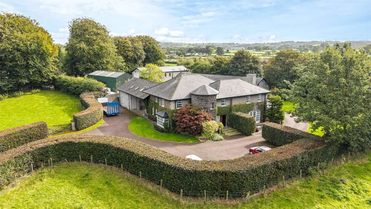 6 bed house for sale — 8a Logwood Road, Ballyclare, County Antrim, BT39 9LR