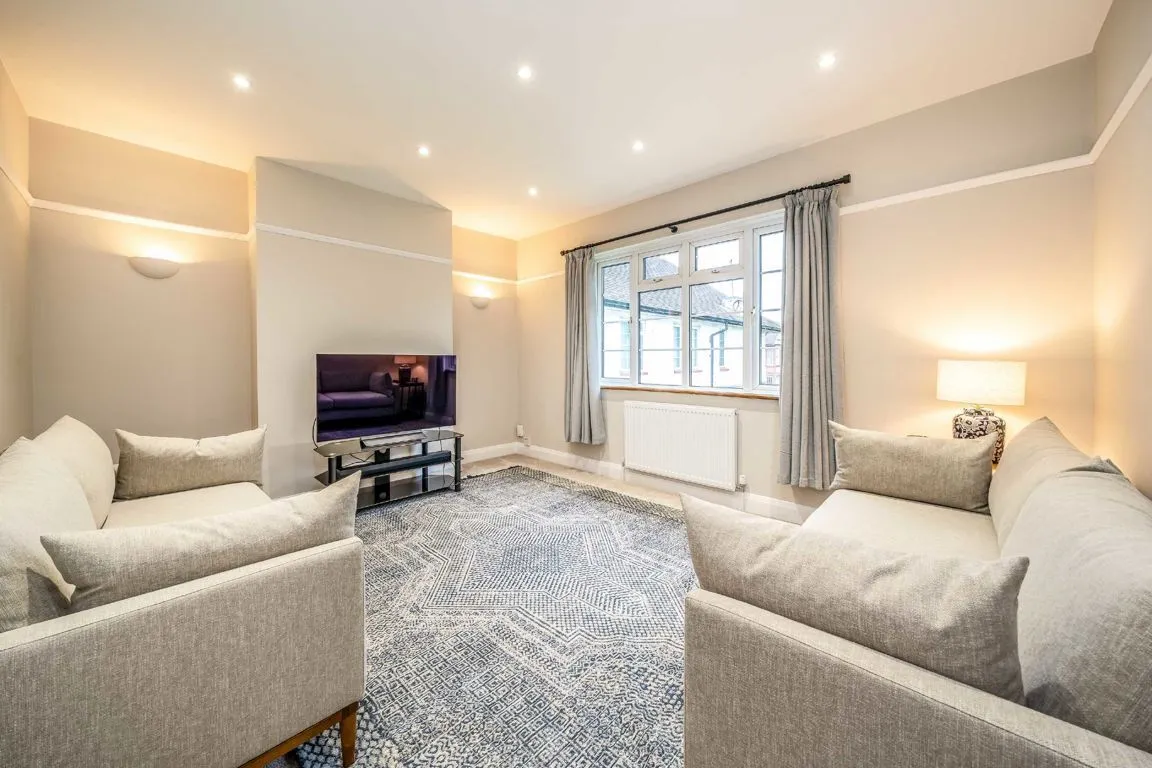 The Brooklands, TW7, photo 2