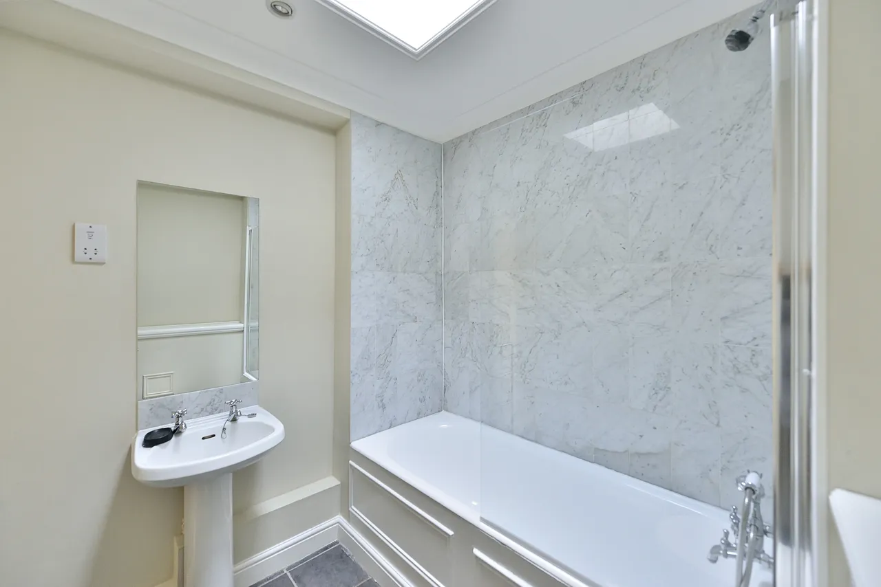 Creechurch Lane, London, EC3A, photo 7