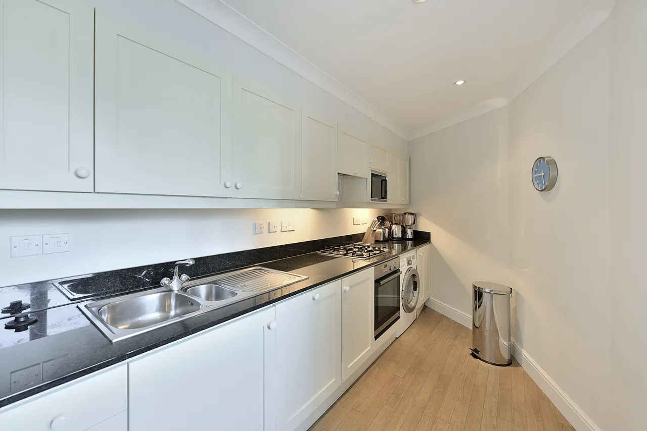 Creechurch Lane, London, EC3A, photo 3