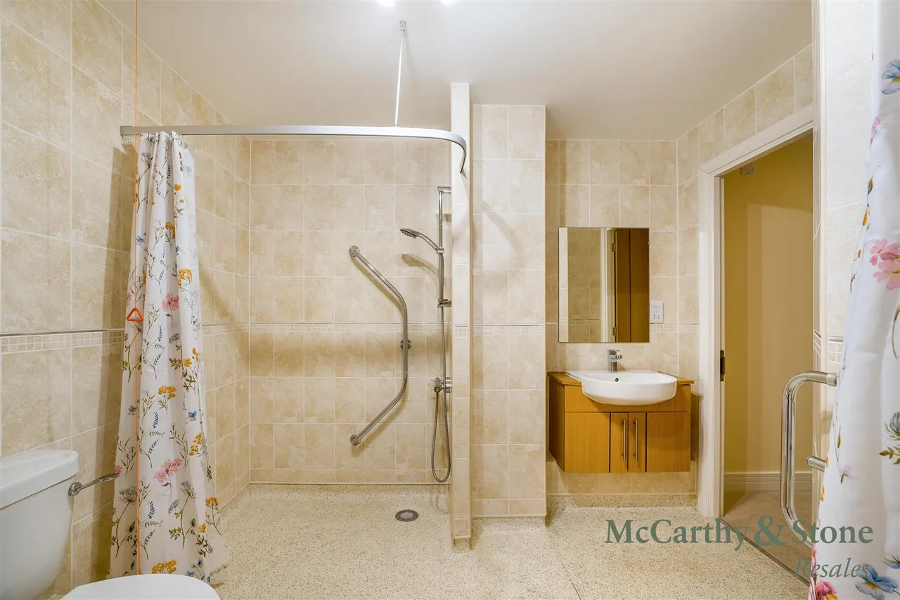 St. Georges Road, Cheltenham, GL50, photo 8