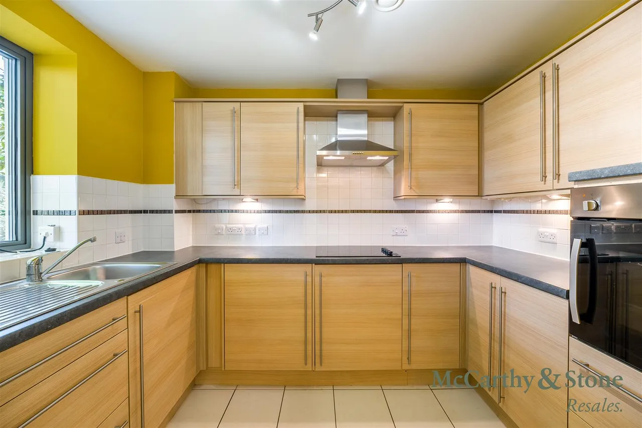 St. Georges Road, Cheltenham, GL50, photo 2