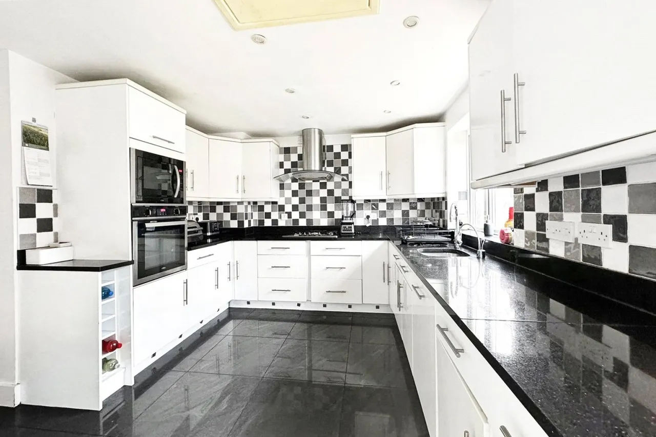 Angmering, BN16, photo 2