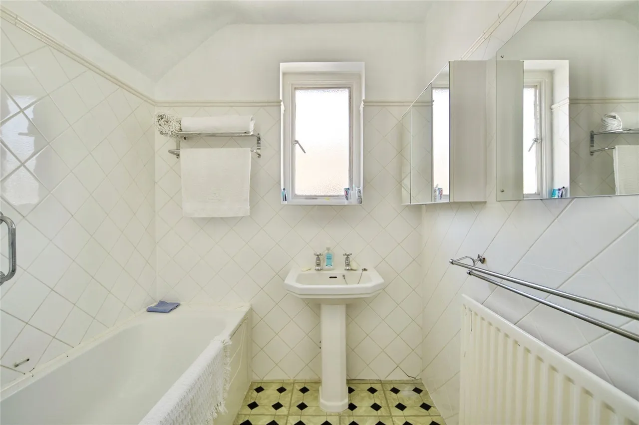 Friars Avenue, London, N20, photo 14