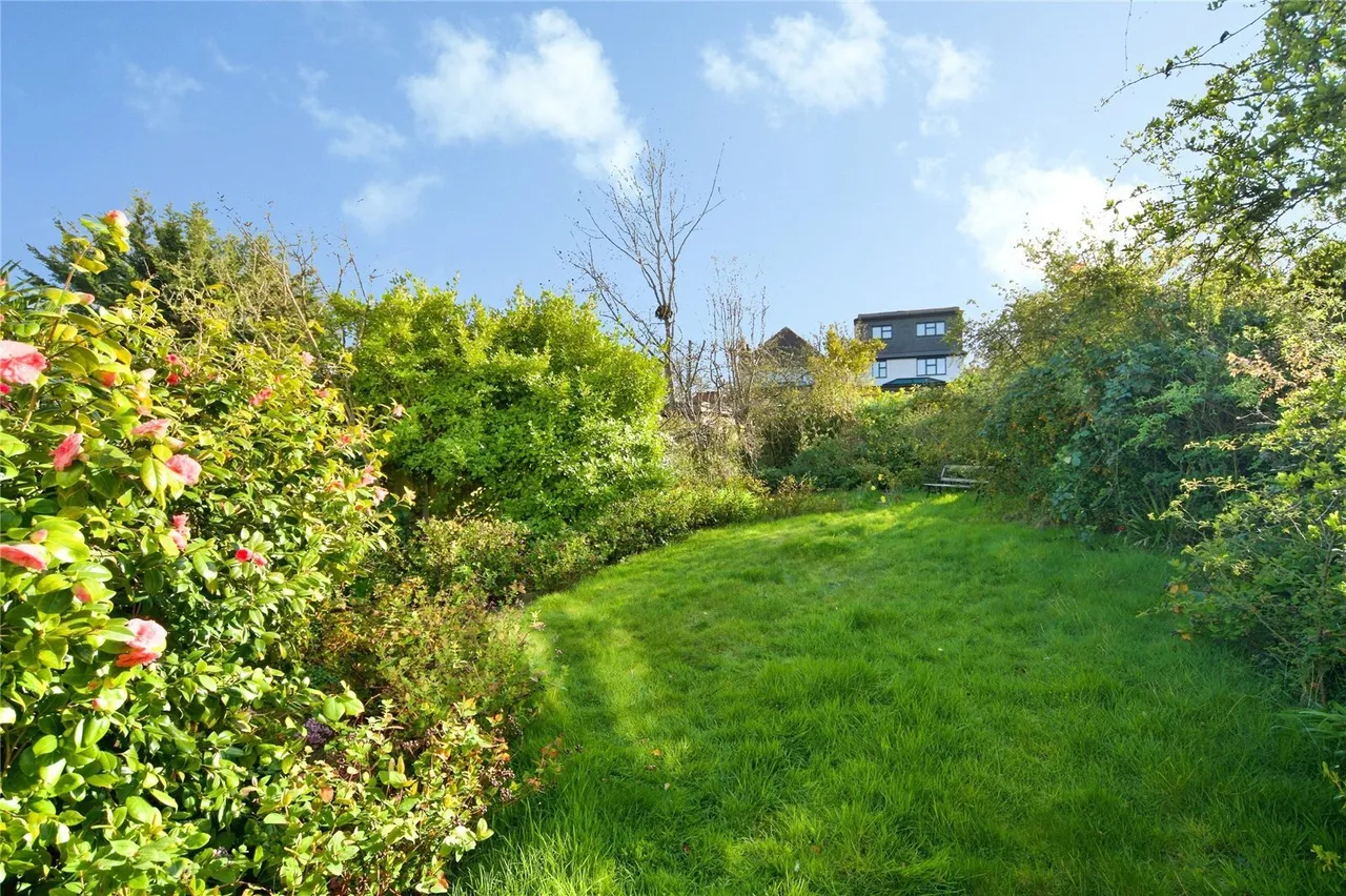 Friars Avenue, London, N20, photo 2