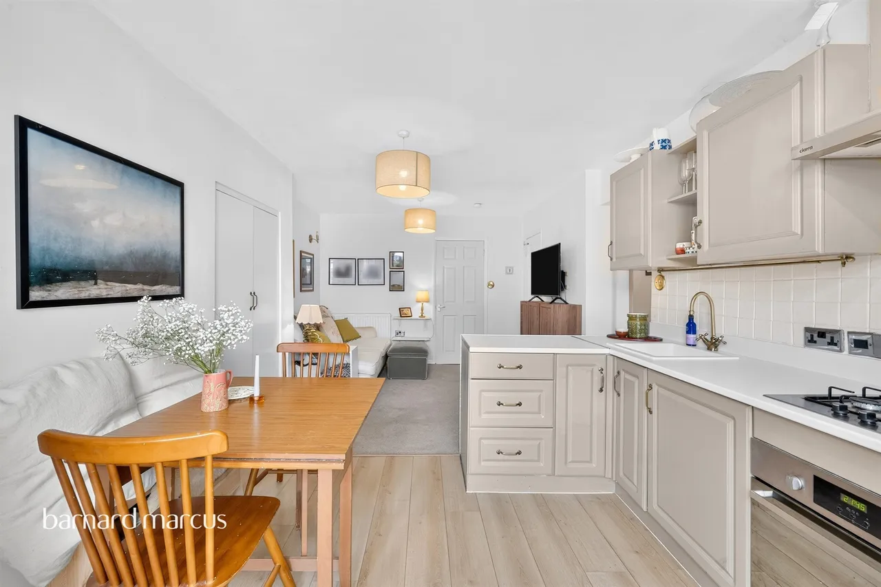 The Parade, Epsom, KT18, photo 5