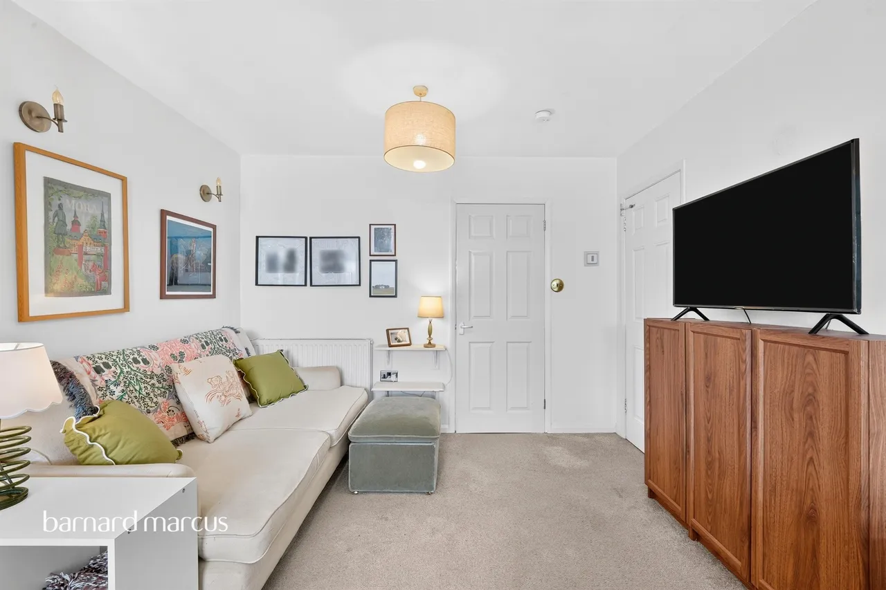 The Parade, Epsom, KT18, photo 3