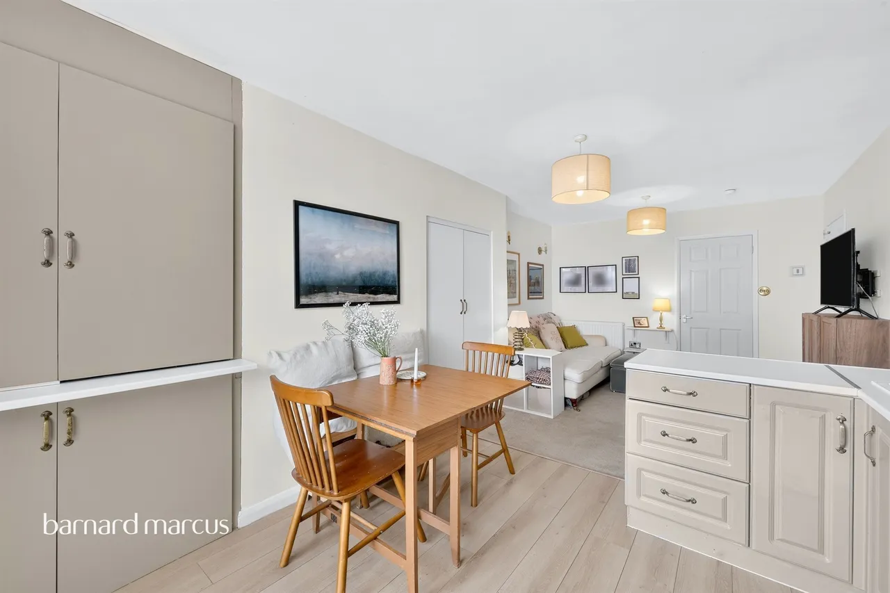 The Parade, Epsom, KT18, photo 6
