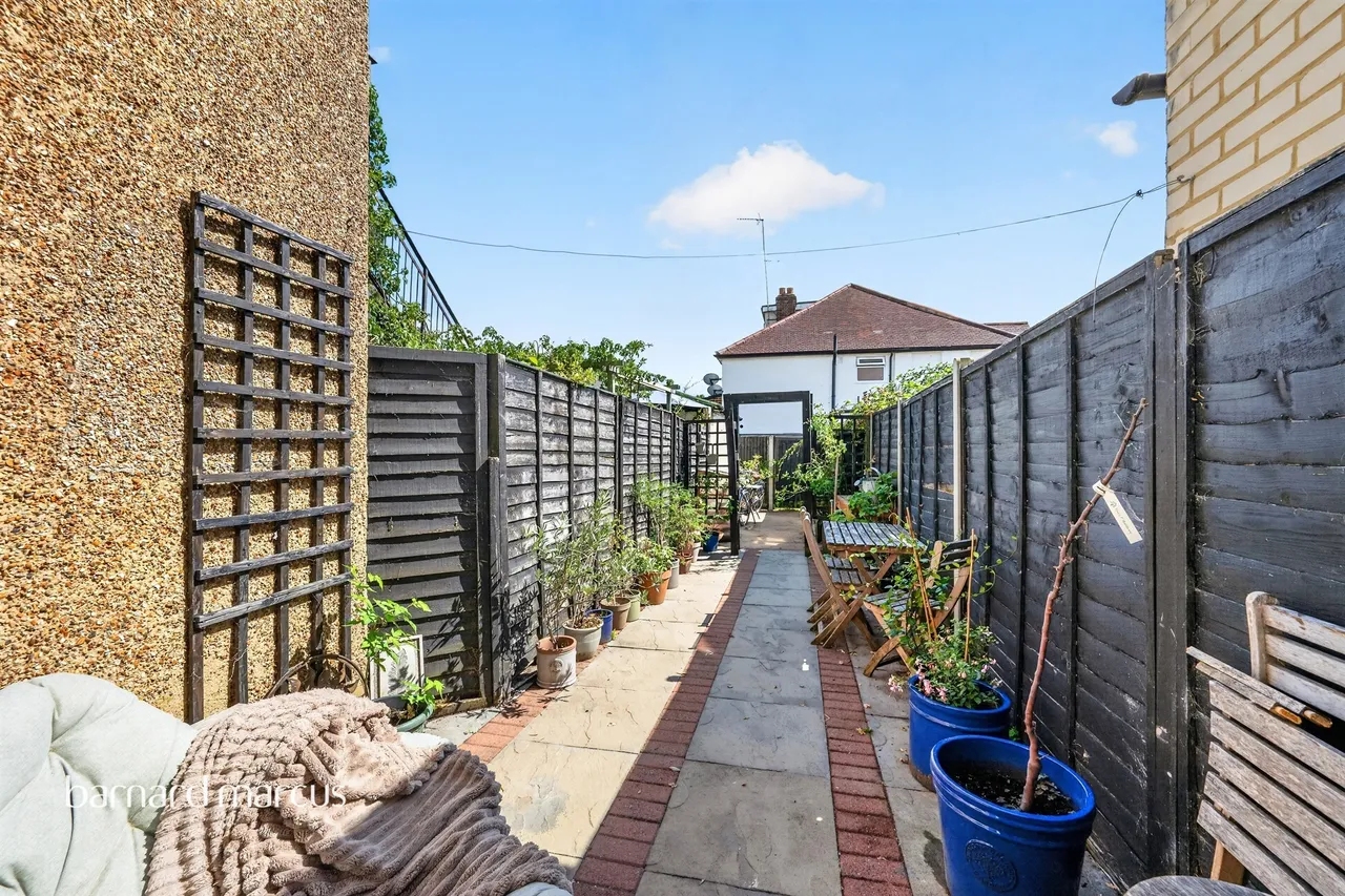 The Parade, Epsom, KT18, photo 10
