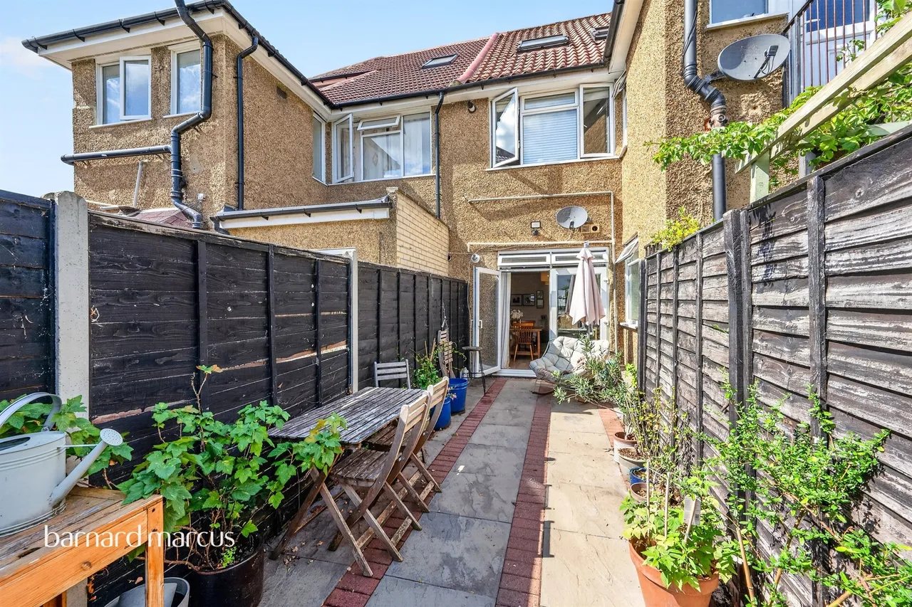 The Parade, Epsom, KT18, photo 9
