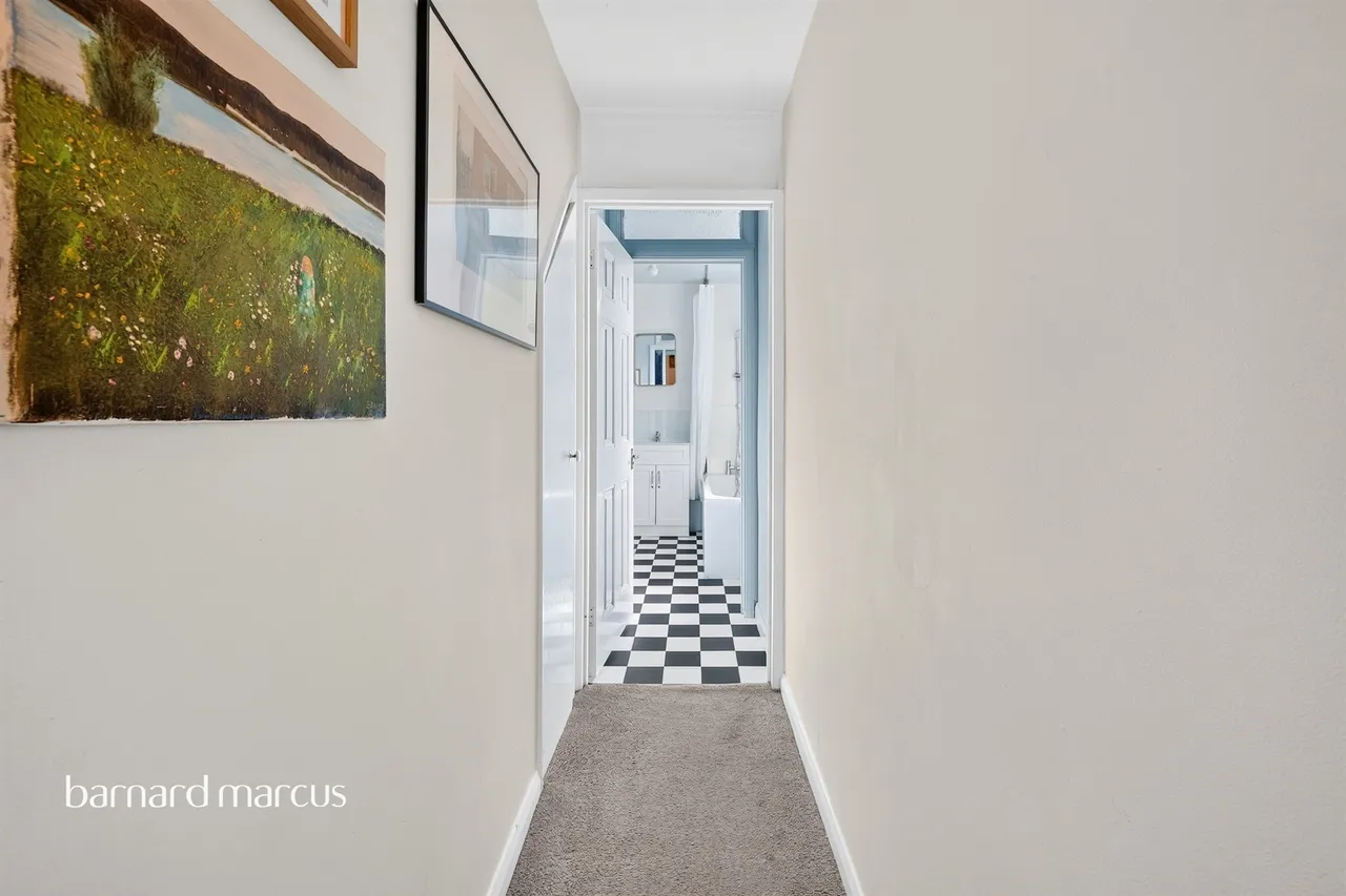The Parade, Epsom, KT18, photo 12