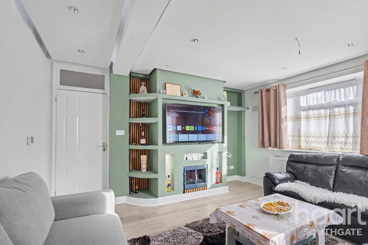 Bounds Green Road, London, N11, photo 4