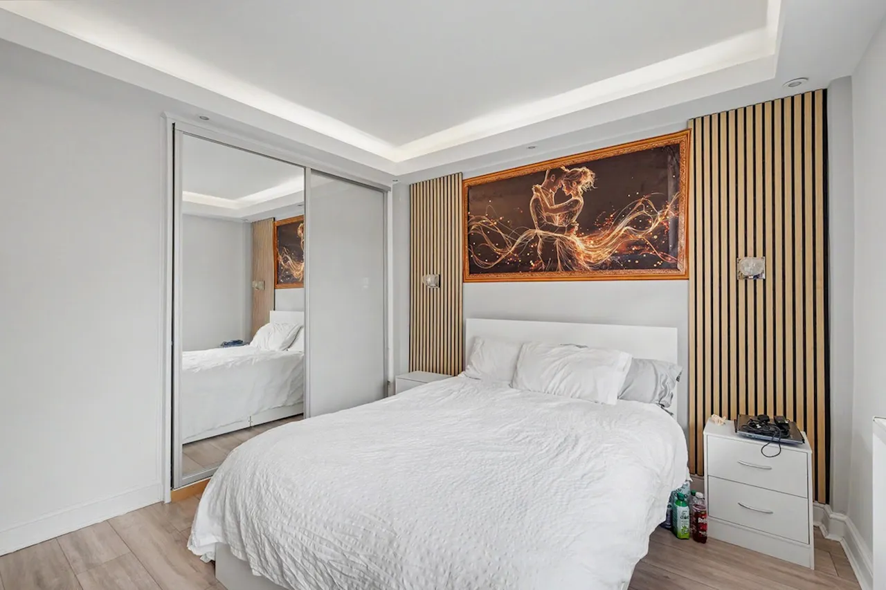 Bounds Green Road, London, N11, photo 11