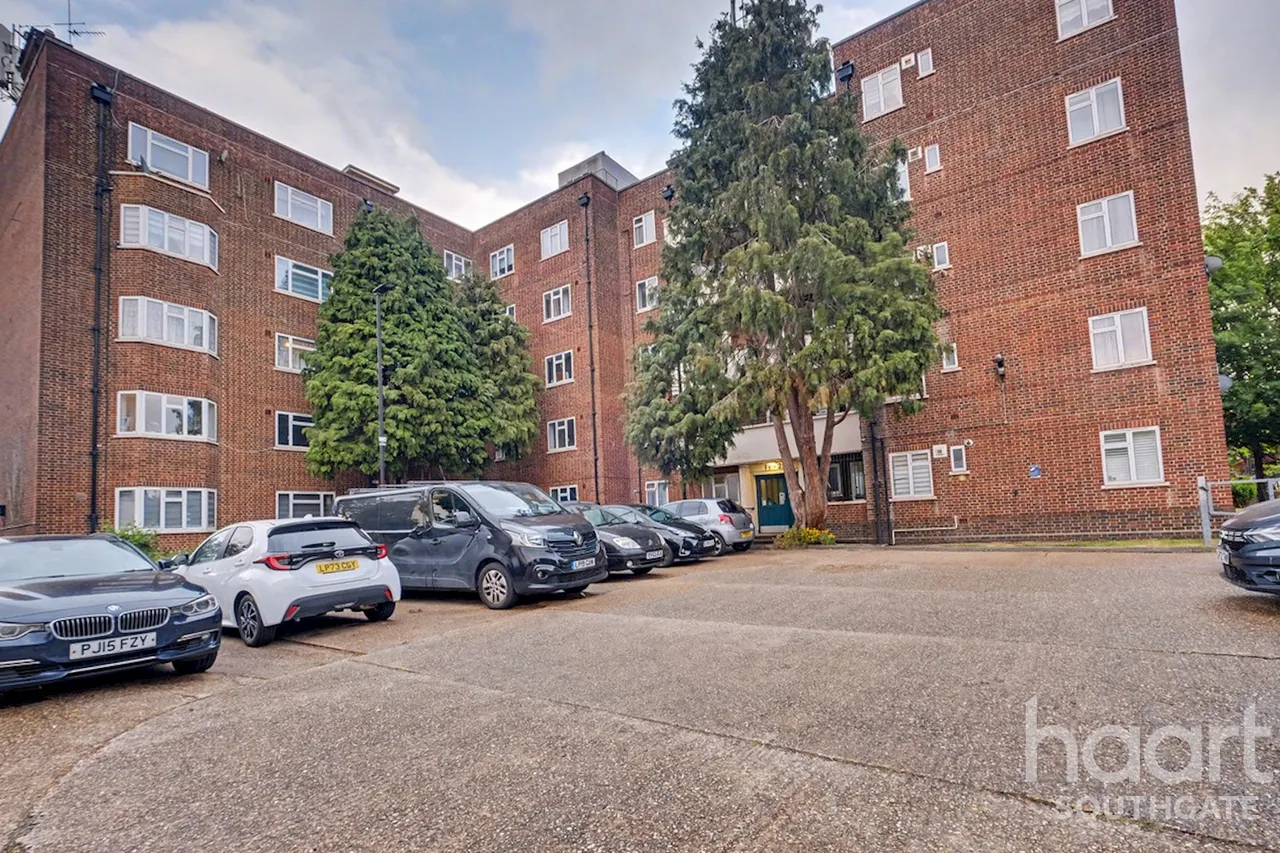 Bounds Green Road, London, N11, photo 26