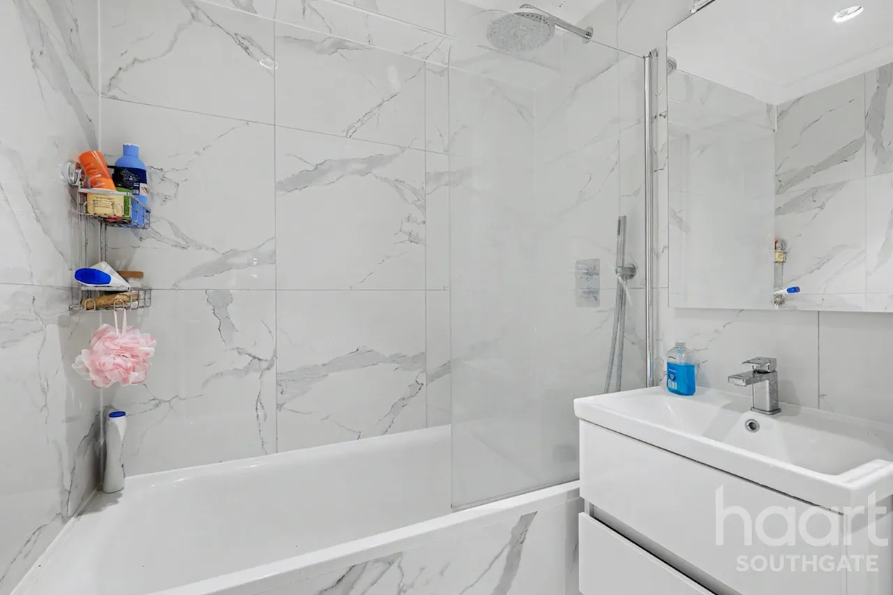 Bounds Green Road, London, N11, photo 21