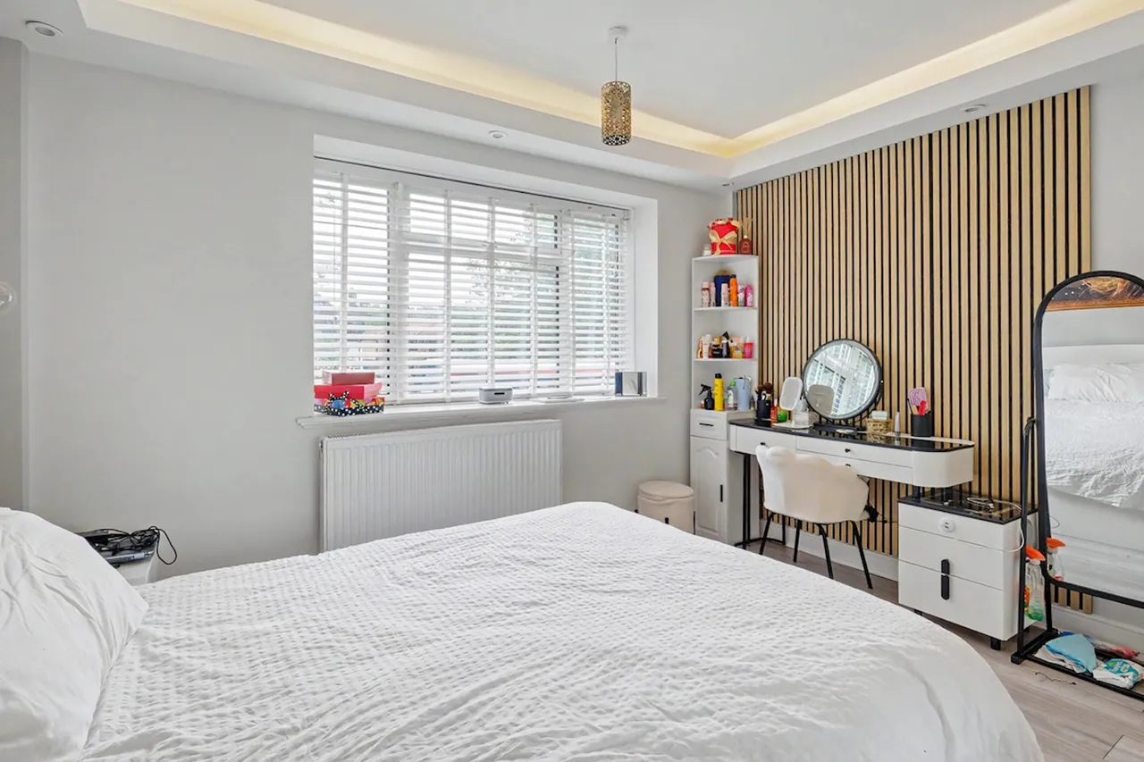 Bounds Green Road, London, N11, photo 13
