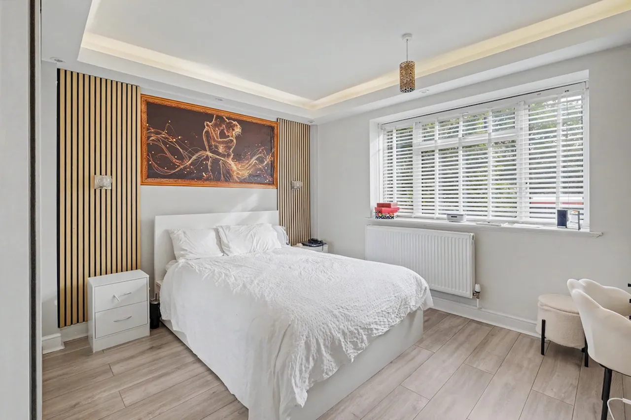 Bounds Green Road, London, N11, photo 12