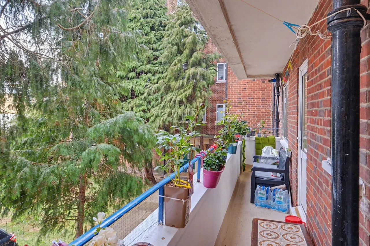 Bounds Green Road, London, N11, photo 8
