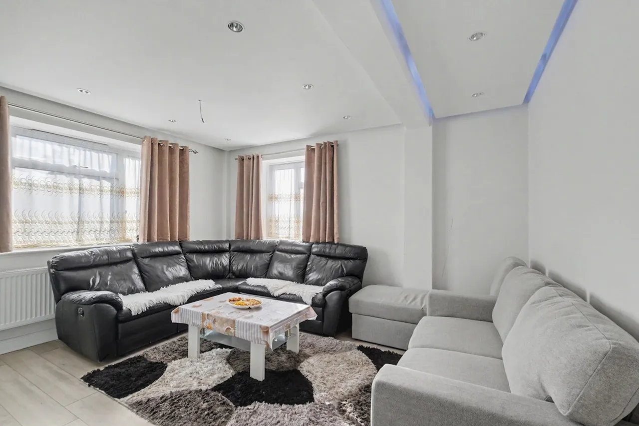 Bounds Green Road, London, N11, photo 6