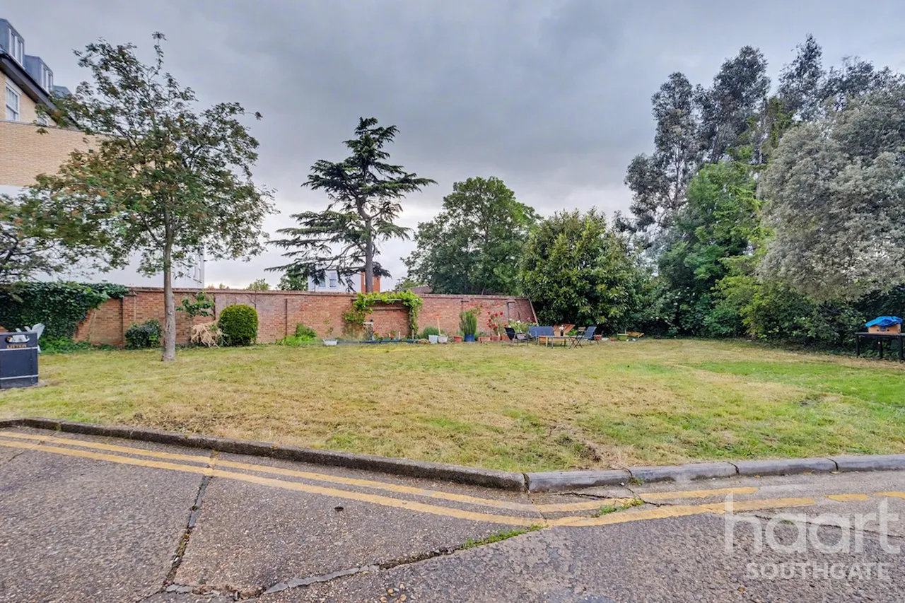 Bounds Green Road, London, N11, photo 25