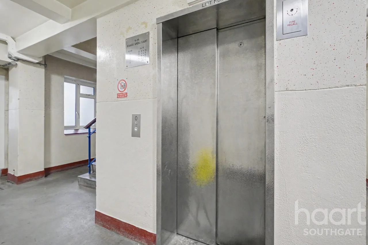 Bounds Green Road, London, N11, photo 24