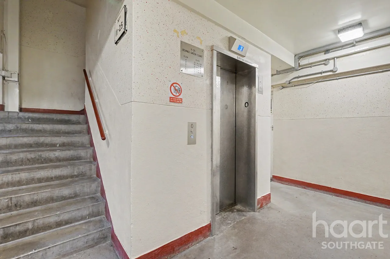 Bounds Green Road, London, N11, photo 23
