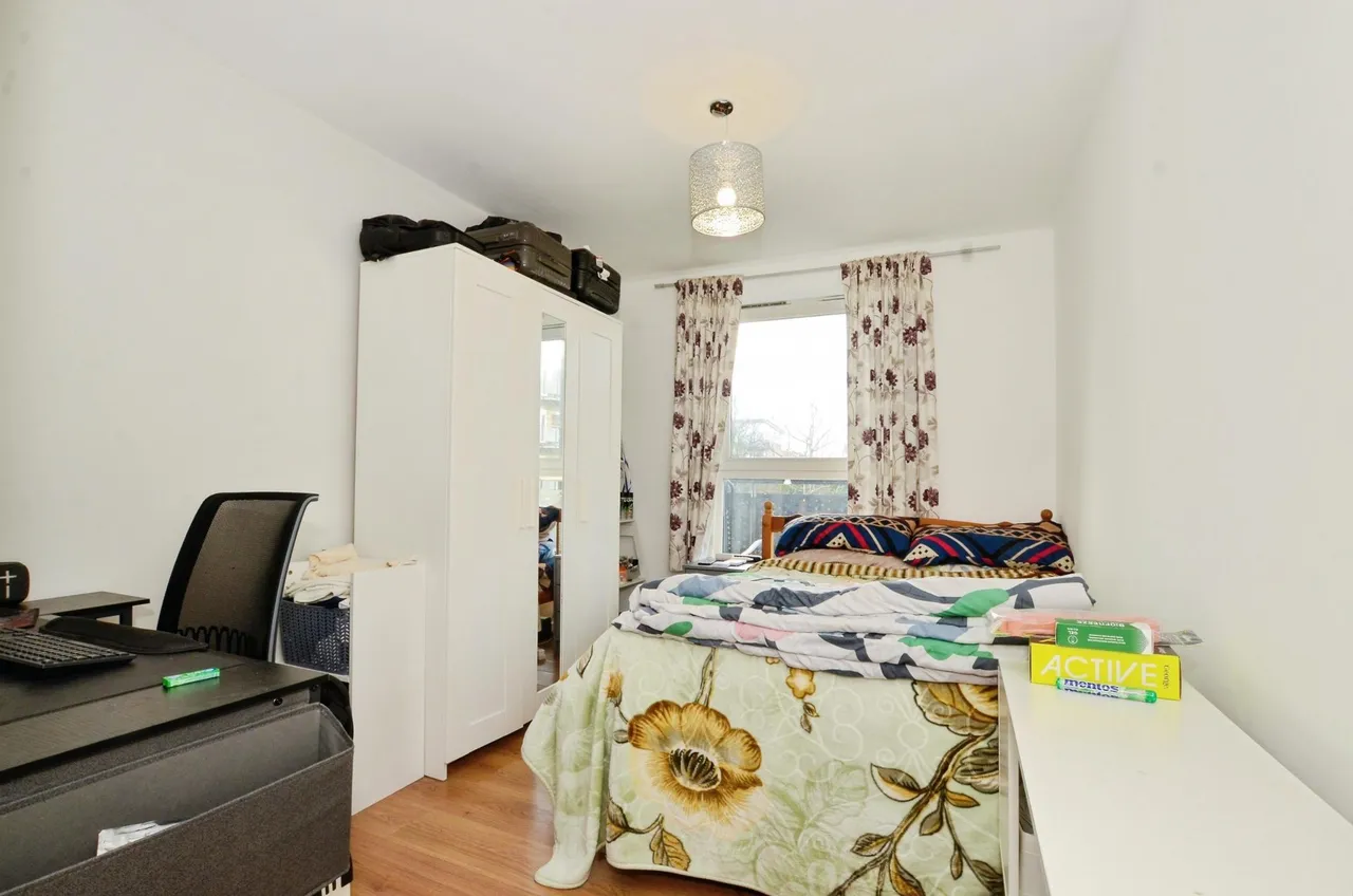 Metropolitan Station Approach, Watford, WD18, photo 9