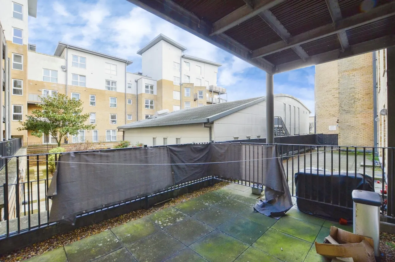 Metropolitan Station Approach, Watford, WD18, photo 12
