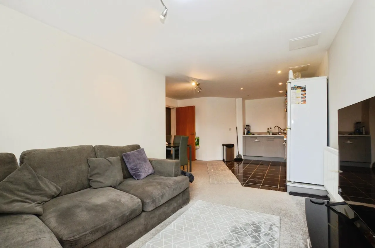 2 bed flat for sale, Metropolitan Station Approach, Watford, WD18