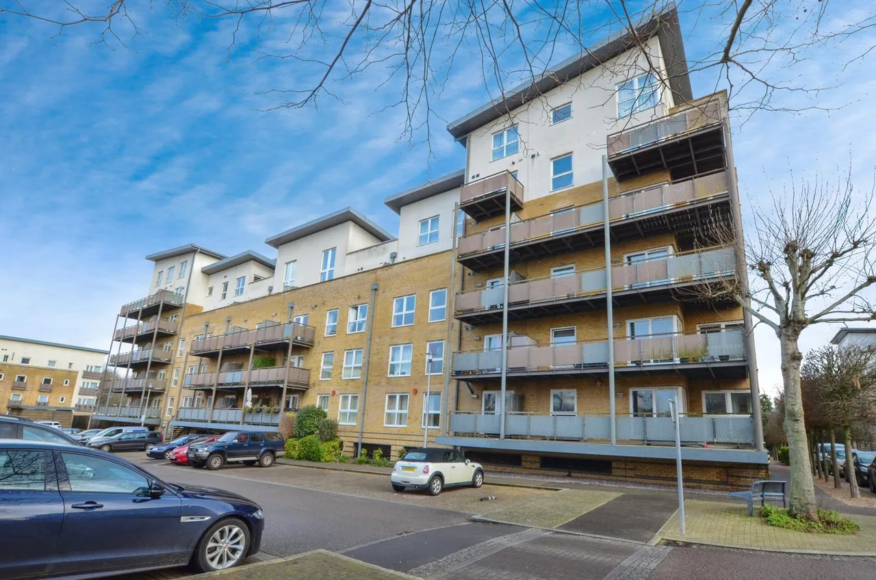 Metropolitan Station Approach, Watford, WD18, photo 15