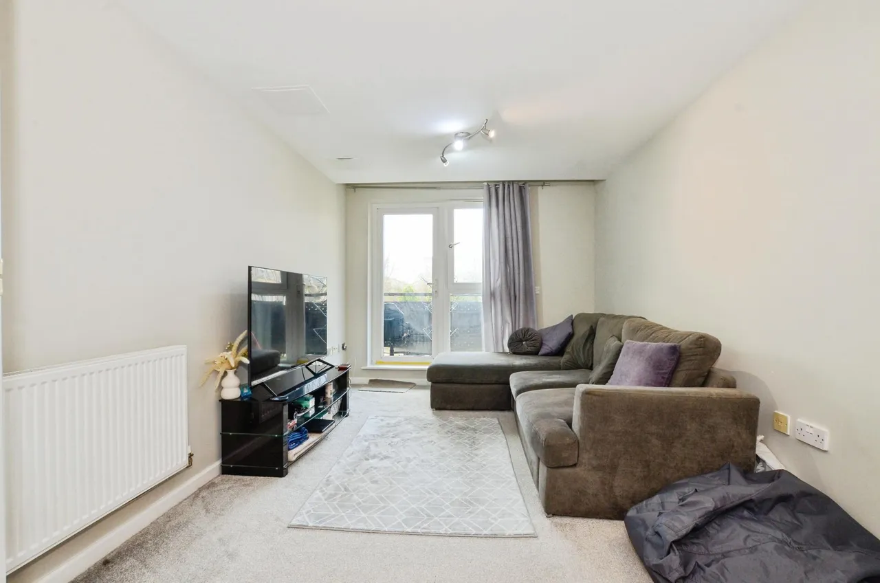 Metropolitan Station Approach, Watford, WD18, photo 5