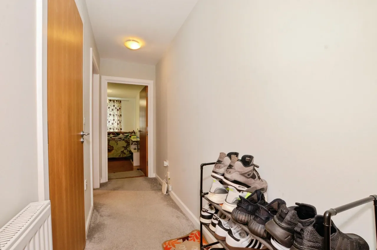 Metropolitan Station Approach, Watford, WD18, photo 11