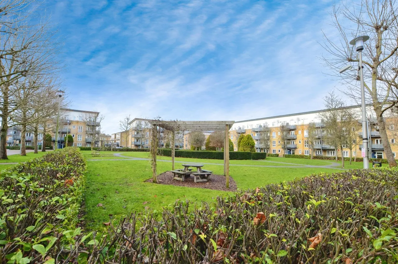 Metropolitan Station Approach, Watford, WD18, photo 16