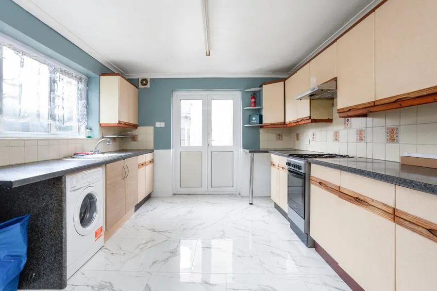 Browning Road, London, E12, photo 7