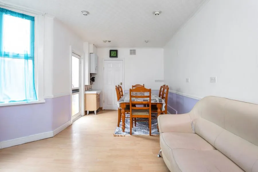 Browning Road, London, E12, photo 5