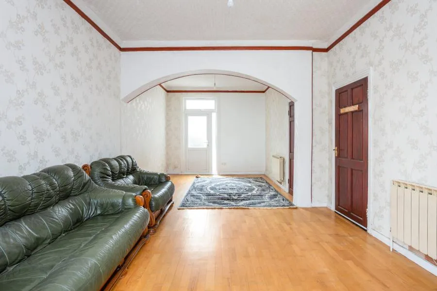 Browning Road, London, E12, photo 2