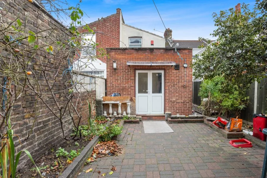 Browning Road, London, E12, photo 10