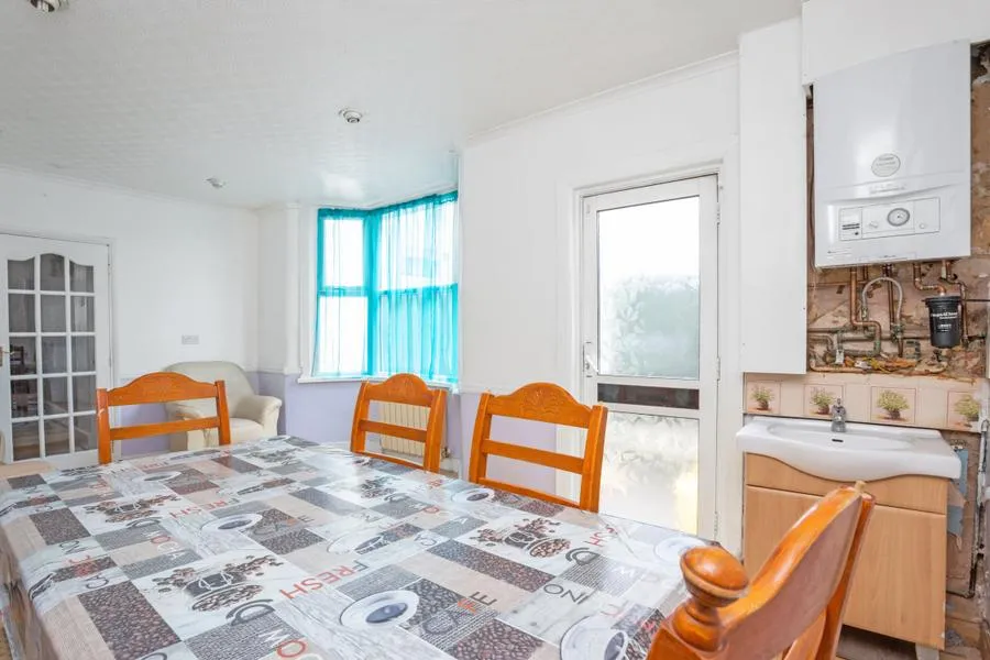 Browning Road, London, E12, photo 6