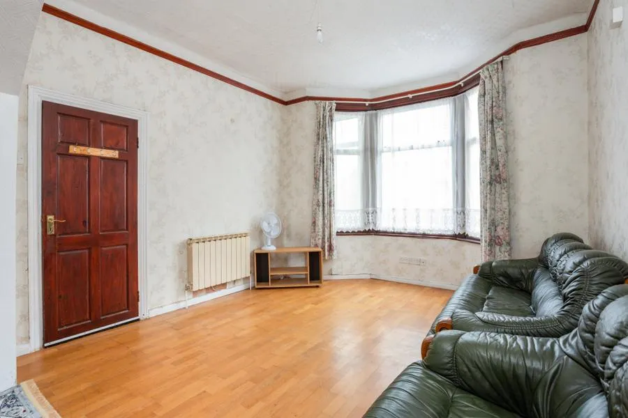 Browning Road, London, E12, photo 4