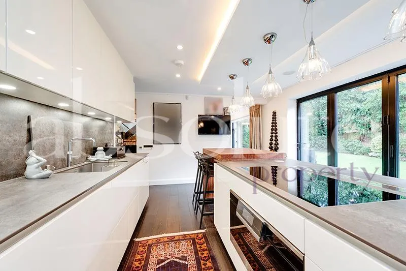 West Heath Gardens, London, NW3 7TR, photo 6
