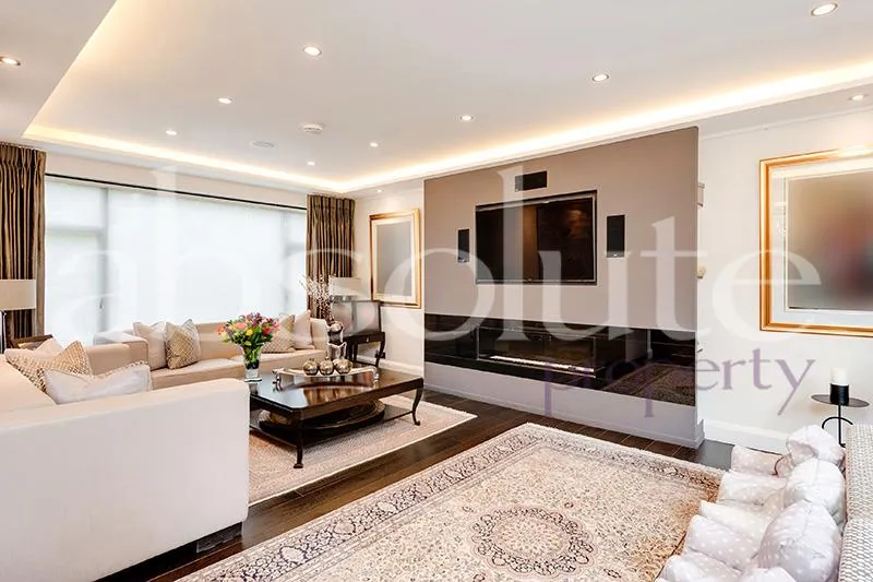 West Heath Gardens, London, NW3 7TR, photo 2