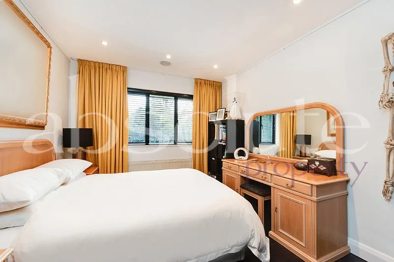 West Heath Gardens, London, NW3 7TR, photo 12