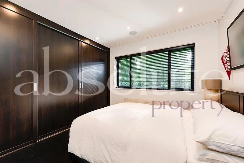 West Heath Gardens, London, NW3 7TR, photo 11