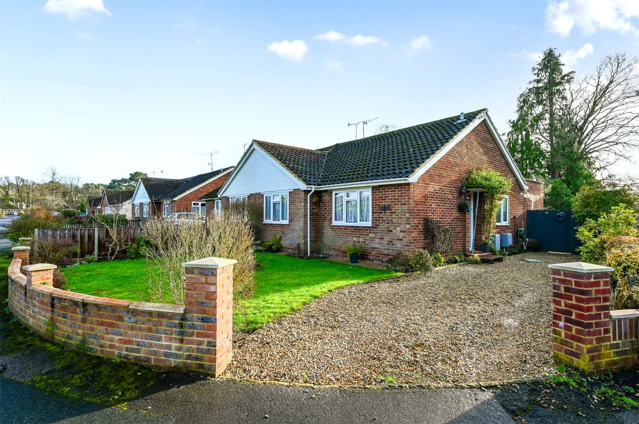 2 bed house for sale — Waverley Drive, Ash Vale, Guildford, Surrey, GU12 5JW
