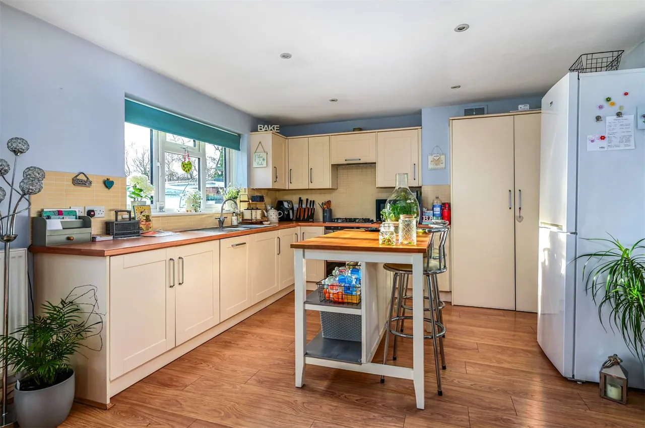 Waverley Drive, Ash Vale, Guildford, Surrey, GU12 5JW, photo 3