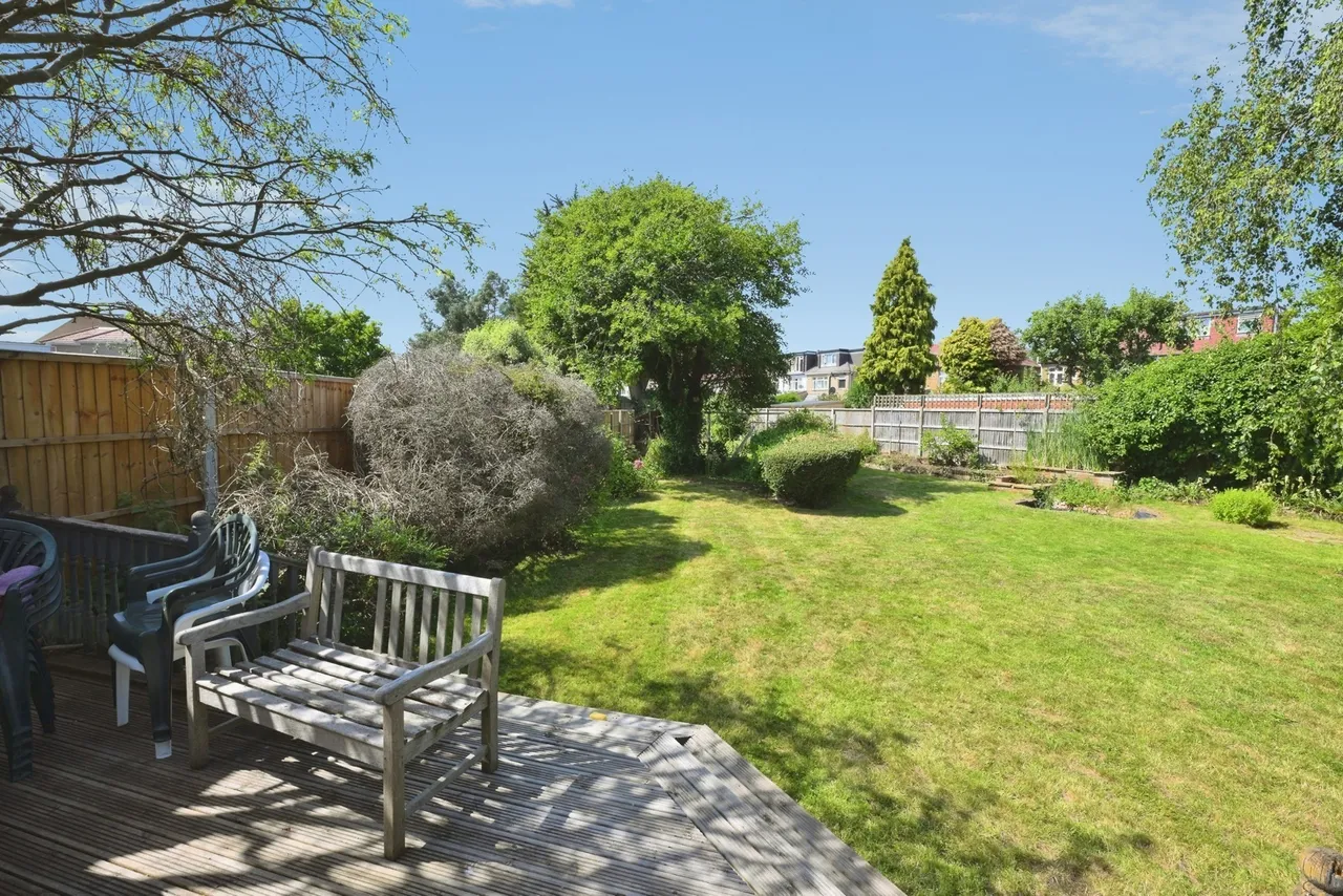 Sandringham Close, Enfield, EN1, photo 3
