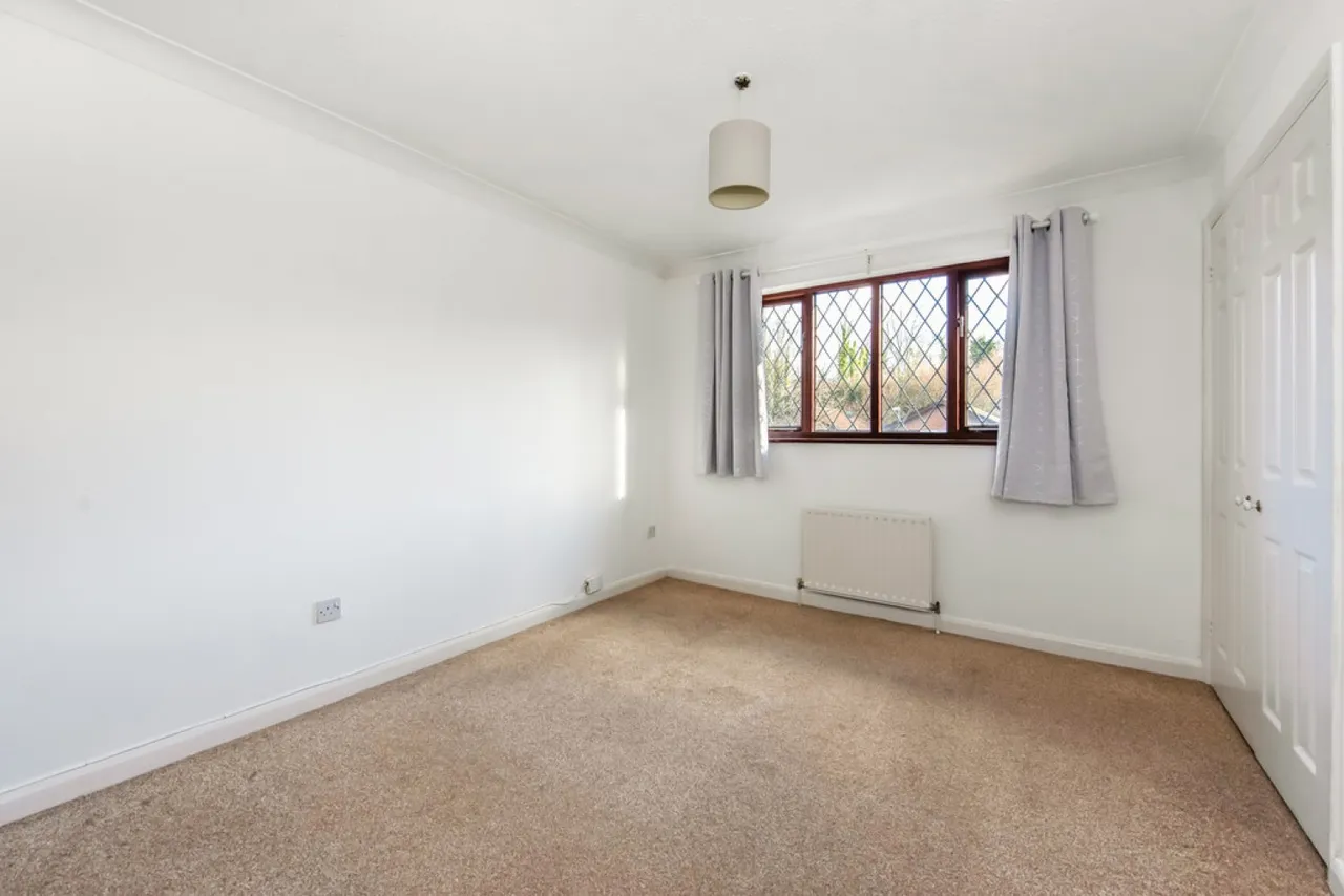 Honeysuckle Close, Badger Farm, Winchester, photo 11