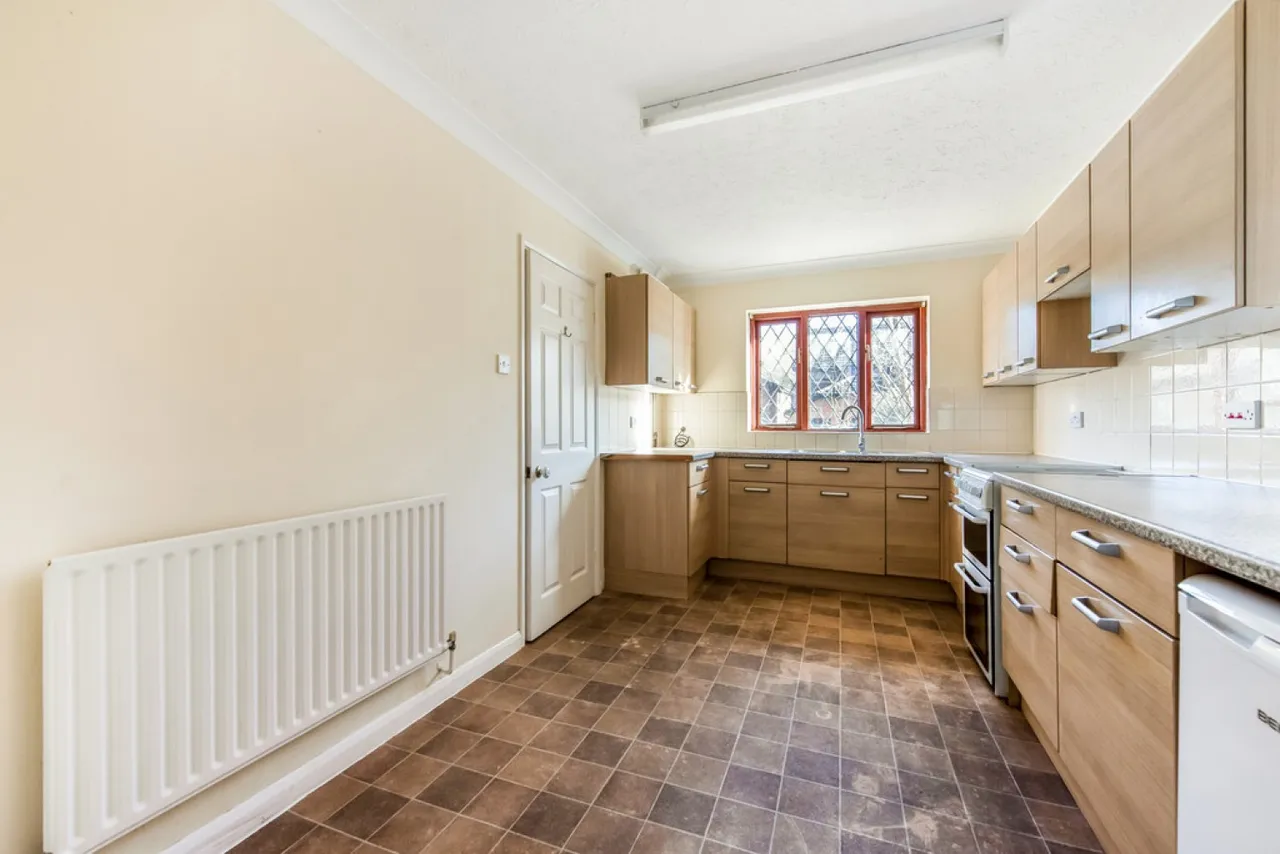 Honeysuckle Close, Badger Farm, Winchester, photo 8