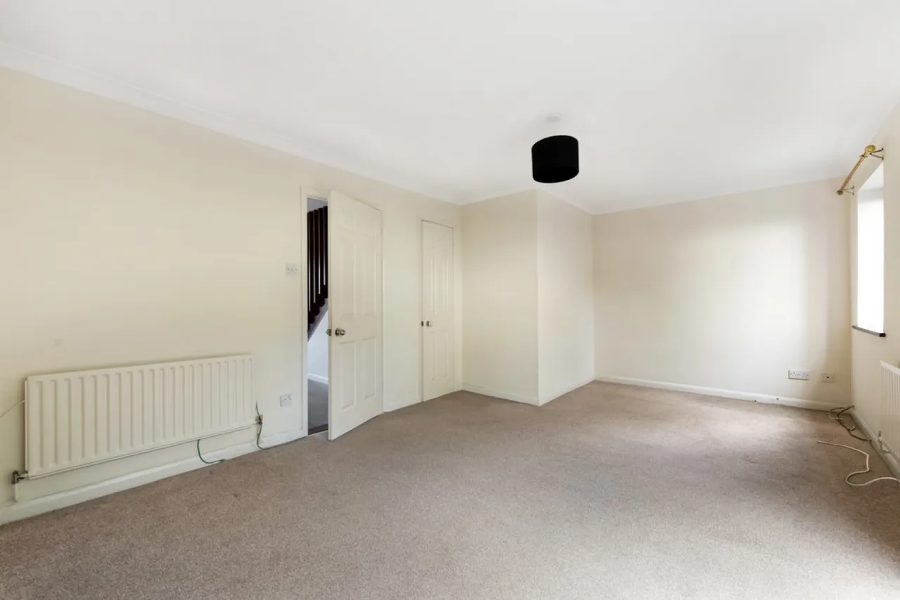 Honeysuckle Close, Badger Farm, Winchester, photo 6